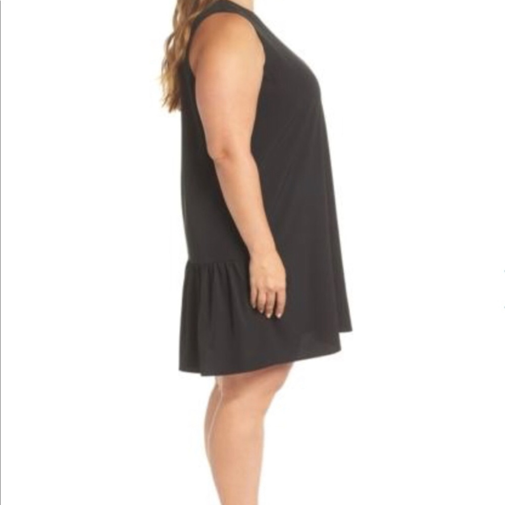 Chelsea28 Black Ruffle Back Sleeveless Shift Dress